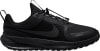 Schwarzer Herren-Laufschuh von Nike mit reflektierenden Details und Schnellverschluss.