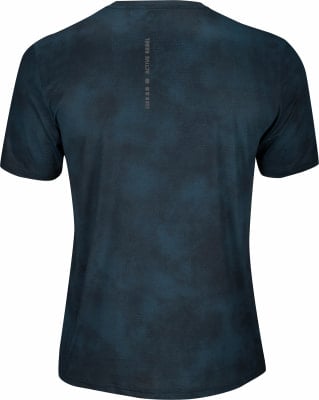 Dunkelblaues T-Shirt mit Batikmuster und Active Rebel Logo.