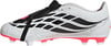 Weißer Fußballschuh mit schwarzen Streifen und pinker Sohle.