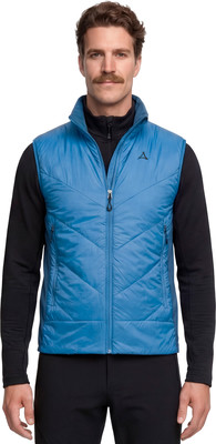 Ein Mann mit Schnurrbart trägt eine blaue Daunenweste und einen schwarzen Rollkragenpullover. Ein Mann mit Schnurrbart trägt eine blaue Daunenweste und einen schwarzen Rollkragenpullover.