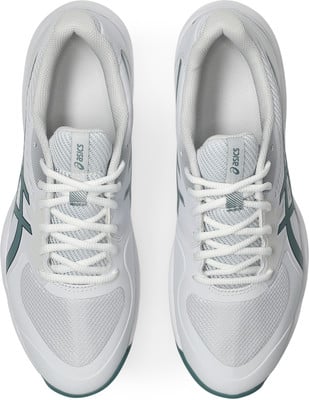Weiße Damennagelschuhe von Asics mit türkisfarbenen Akzenten. Weiße Damennagelschuhe von Asics mit türkisfarbenen Akzenten.
