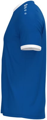Blaues T-Shirt mit weißem Kragen und Logo auf der Schulter. Blaues T-Shirt mit weißem Kragen und Logo auf der Schulter.
