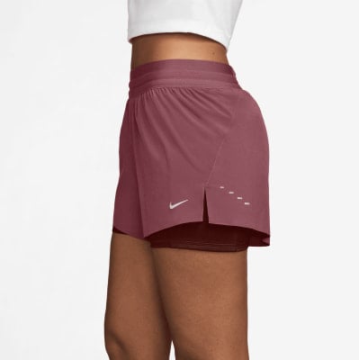 Nike Damen-Laufshorts mit integrierten Shorts und reflektierenden Details.