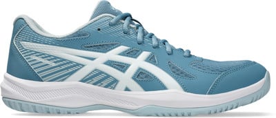 Blauer Tennisschuh mit weißen Streifen und Asics-Logo. Blauer Tennisschuh mit weißen Streifen und Asics-Logo.