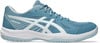 Blauer Tennisschuh mit weißen Streifen und Asics-Logo.