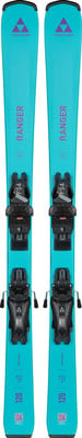 Fischer Ranger Skier mit lila Logo und schwarzen Bindungen auf weißem Hintergrund.