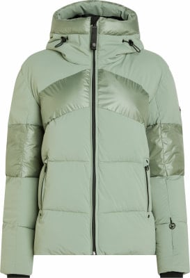 Grüne Daunenjacke mit glänzenden Einsätzen und Kapuze. Grüne Daunenjacke mit glänzenden Einsätzen und Kapuze.
