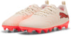Herren-Fußballschuhe von Puma in Creme mit orangefarbenen Details und Logo.