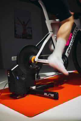 Elite Rivo mit Zwift Cog und Click Direct Drive Trainer Elite Rivo mit Zwift Cog und Click Direct Drive Trainer