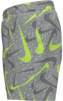 Graue Nike-Shorts mit neongrünen und dunkelgrauen Nike-Logo-Prints. Graue Nike-Shorts mit neongrünen und dunkelgrauen Nike-Logo-Prints.