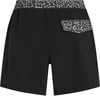 Schwarze Shorts mit Blumenmuster am Bund und an der Tasche.