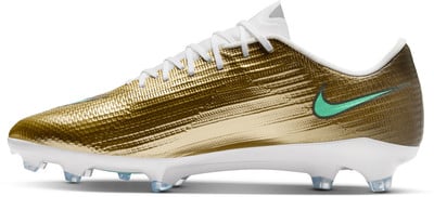 Zlaté futbalové kopačky Nike s bielymi šnúrkami a zeleným logom