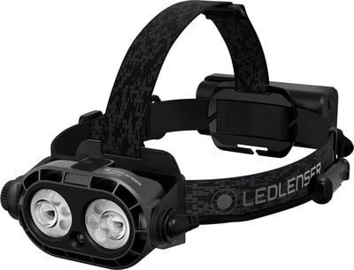 Schwarze Ledlenser Stirnlampe mit zwei LEDs und verstellbarem Gurt. Schwarze Ledlenser Stirnlampe mit zwei LEDs und verstellbarem Gurt.