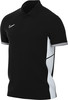Schwarzes Nike Poloshirt mit weißen Seitenbahnen und Logo.