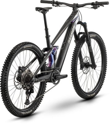 Schwarzes E-Mountainbike der Marke RAYMON mit Federung und Scheibenbremsen. Schwarzes E-Mountainbike der Marke RAYMON mit Federung und Scheibenbremsen.