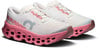 Weiße Laufschuhe mit pinker Sohle und Details, Aufschrift ON RUNNING.