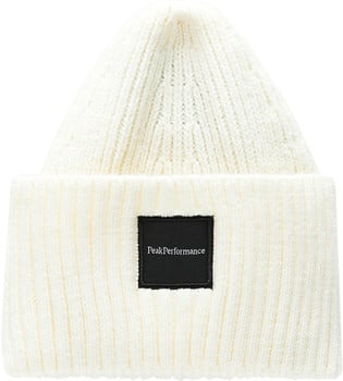 Weiße Strickmütze mit schwarzem Peak Performance Logo-Patch.