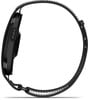 Schwarzes Armband mit Smartwatch von der Seite.