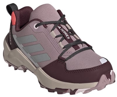 Dámská outdoorová obuv Adidas Terrex v růžové barvě s šedými pruhy.