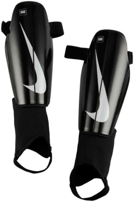 Nike Charge chrániče holení 