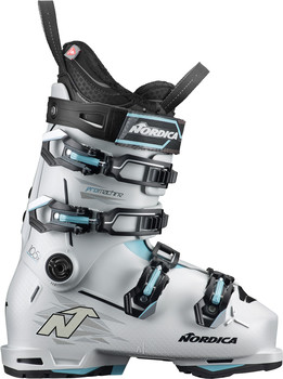 Ein weißer Nordica Skischuh mit blauen Akzenten und Schnallenverschlüssen.