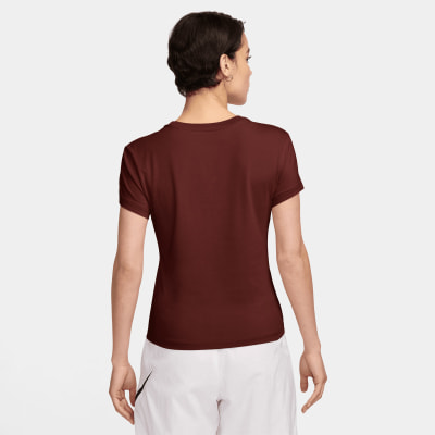 Dunkelrotes Damen-T-Shirt mit kurzen Ärmeln, Rückansicht. Dunkelrotes Damen-T-Shirt mit kurzen Ärmeln, Rückansicht.