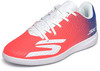 Weiße Schnürsenkel auf einem pinken Schuh mit blauem Farbverlauf und SKI-Logo.