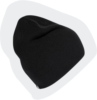 Schwarze Strickmütze mit Adidas-Logo am unteren Rand. Schwarze Strickmütze mit Adidas-Logo am unteren Rand.