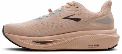 Ein rosafarbener Laufschuh mit schwarzem Logo und hellblauen Akzenten. Ein rosafarbener Laufschuh mit schwarzem Logo und hellblauen Akzenten.