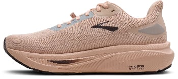 Ein rosafarbener Laufschuh mit schwarzem Logo und hellblauen Akzenten.