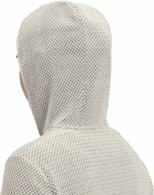 Rückansicht einer Person in einem weißen Hoodie mit grauem Muster. Rückansicht einer Person in einem weißen Hoodie mit grauem Muster.