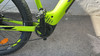 Detail des E-Bike-Rahmens mit Pedal, Kette und Hinterrad.