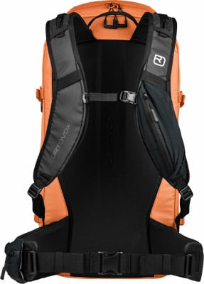 Rückansicht eines orangefarbenen Rucksacks mit schwarzen Trägern und Logo. Rückansicht eines orangefarbenen Rucksacks mit schwarzen Trägern und Logo.