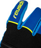 Blauer Handschuh mit Reusch-Logo und gelben Details.