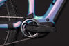 Detail eines E-Mountainbikes mit Antrieb und Kette.