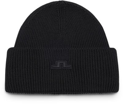 Schwarze Strickmütze mit Logo auf der Vorderseite. Schwarze Strickmütze mit Logo auf der Vorderseite.