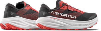 Schwarze und rote La Sportiva Laufschuhe mit weißer Sohle. Schwarze und rote La Sportiva Laufschuhe mit weißer Sohle.