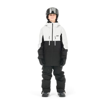 Junge in Skijacke und Hose mit Helm und Brille. Junge in Skijacke und Hose mit Helm und Brille.