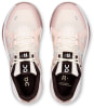 Damen-Tennisschuhe von On Running in Rosa mit weißen Schnürsenkeln.
