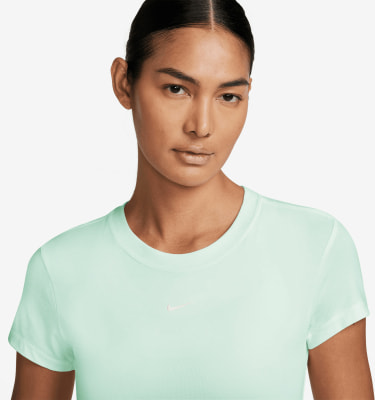 Nike Chill Knit T-Shirt Nike Chill Knit T-Shirt