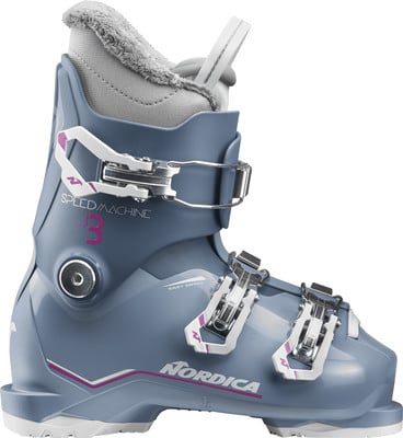 Ein blauer Kinderski-Stiefel von Nordica, Modell Speedmachine J3, mit verstellbaren Schnallen. Ein blauer Kinderski-Stiefel von Nordica, Modell Speedmachine J3, mit verstellbaren Schnallen.
