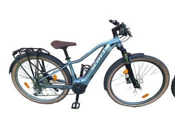 Graues Damen-E-Bike von Scott mit braunem Sattel und Gepäckträger.