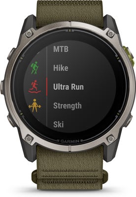 Eine Smartwatch zeigt eine Liste von Aktivitäten an: MTB, Hike, Ultra Run, Strength, Ski.