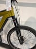Gelbes Riese & Müller Supercharger GT2 E-Bike mit Preisschild 2200