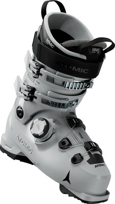 Weiße Atomic Hawx Prime Skischuhe mit schwarzen Schnallen und BOA-System. Weiße Atomic Hawx Prime Skischuhe mit schwarzen Schnallen und BOA-System.