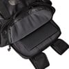 Schwarze Tasche mit Laptopfach und Logo.