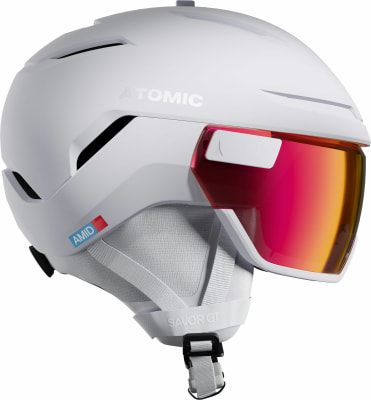Weißer Atomic Skihelm mit rotem Visier und Riemen. Weißer Atomic Skihelm mit rotem Visier und Riemen.