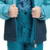 Detail einer Kinder-Winterkombination mit blauen Akzenten und Tarnmuster.