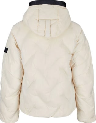Rückansicht einer cremefarbenen Steppjacke mit Kapuze und schwarzem Besatz. Rückansicht einer cremefarbenen Steppjacke mit Kapuze und schwarzem Besatz.