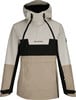 Beige Jacke mit schwarzen und weißen Einsätzen und Active Rebel Logo.